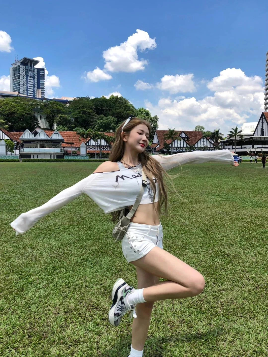 镜头感满格的美女，请收下我的膝盖！