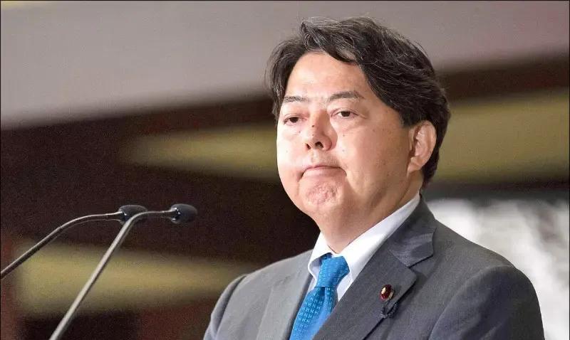 日本对中国科考船在冲之鸟礁附近活动提出严正抗议，中方回复合理合法下次继续
 据日