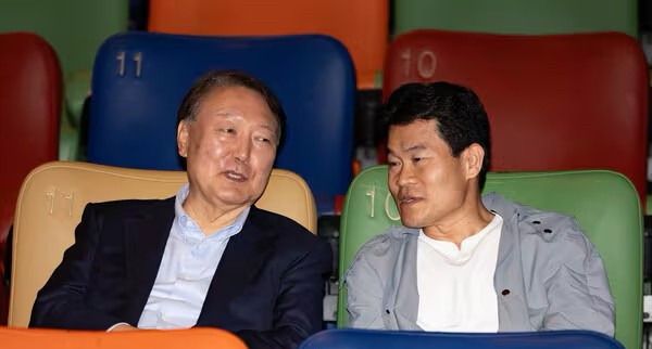 极右讲师入党，韩国政坛炸锅











韩国政坛大地震！一个极右讲师竟