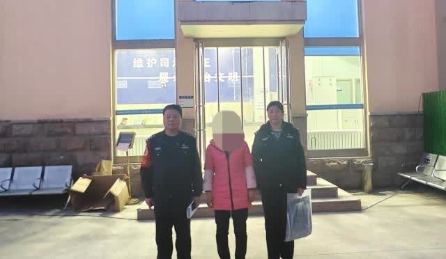 【超市新鞋变旧鞋原来是她干的】3月17日，济南市公安局市中区分局白马山派出所接到