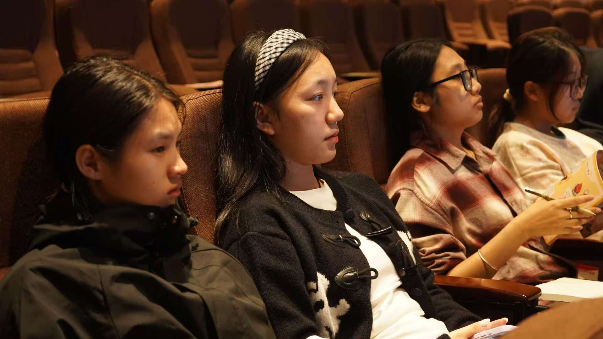 热血青春为爱燃，知识护航生命歌 ——记艺术传媒学院青年志愿者协会无偿献血知识讲座活动