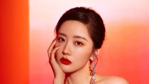 王艺瑾的红裙妆造，超让人惊艳的，nice！