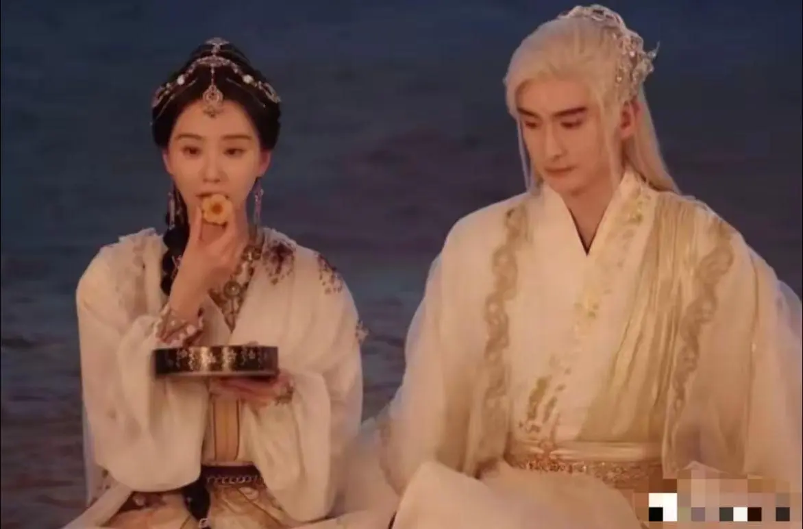 网友这么评价刘诗诗新剧中的表现，简直就是天才。
说刘诗诗一股淡淡的死感，摸鱼上班