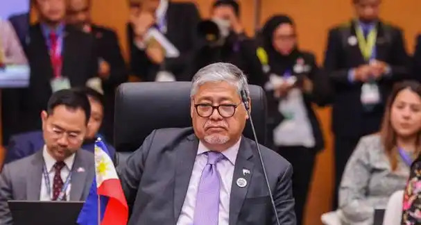 菲律宾外长离职前埋雷





 











 菲律宾外长要走不走，