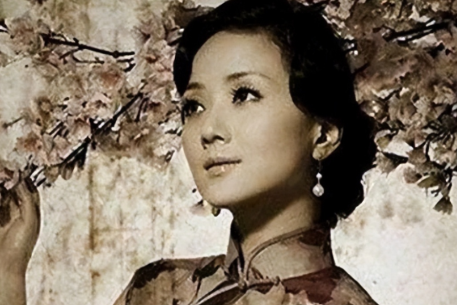 1951年，国民党女特务王化琴，被解放军战士押上刑场准备枪毙。就在这时，一个男人