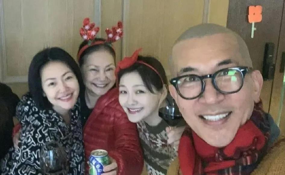 大S下葬后，S家人各自的状况如下：
1、小S无心工作，拒绝了广告代言，躲在家里疗