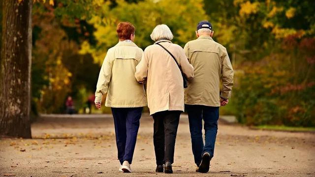 人到晚年，最靠得住的，并非子女老伴，而是这一点