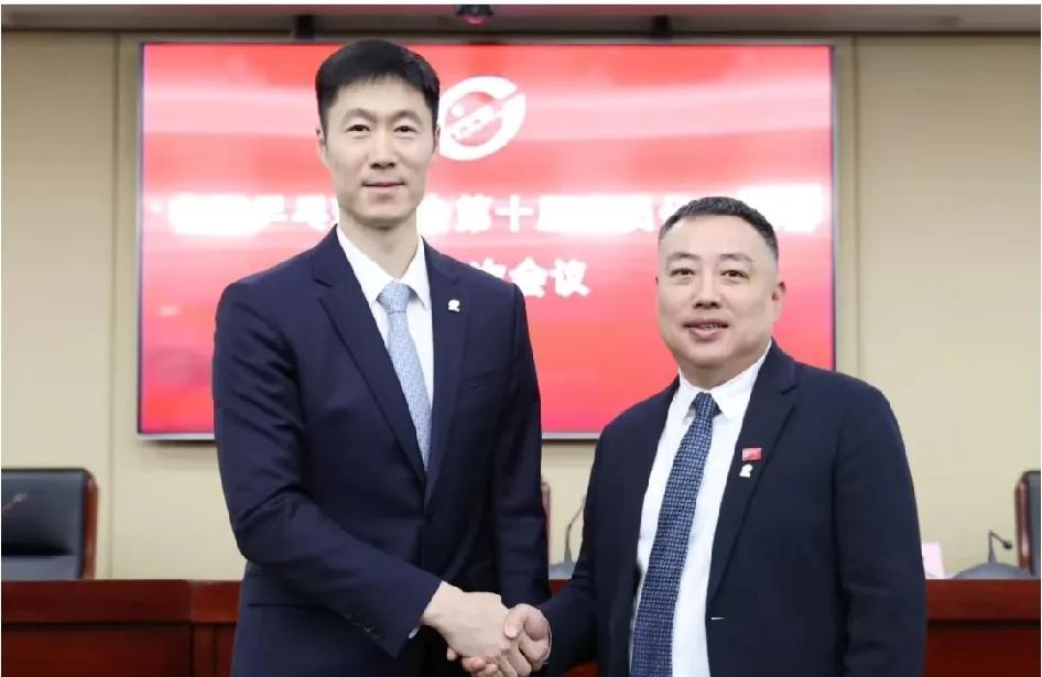 梁子——国际乒联副主席
大力——中国乒协主席
许昕——亚洲乒联副主席
刘诗雯——