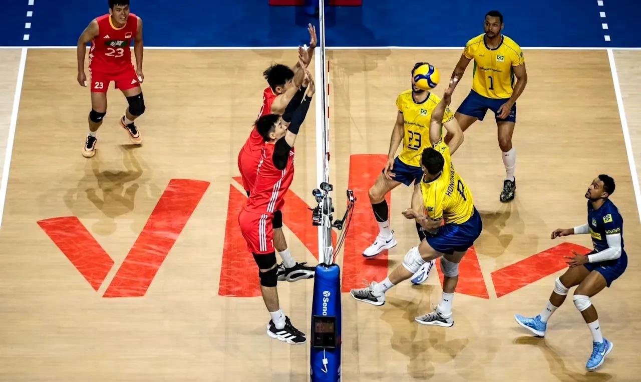 中国男排0:3被巴西男排横扫，遭遇美国芝加哥战的两连败，中国男排饱受伤病的困扰。