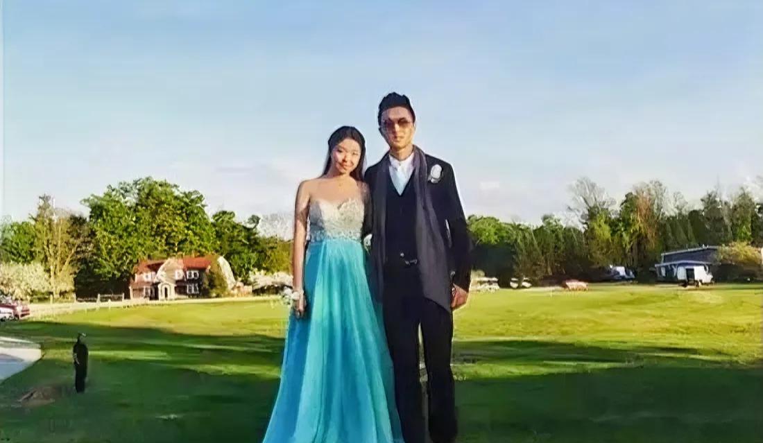 近日，王文也的爱情生活迎来了甜蜜高潮，她幸福地答应了男友的求婚！据悉，求婚现场布