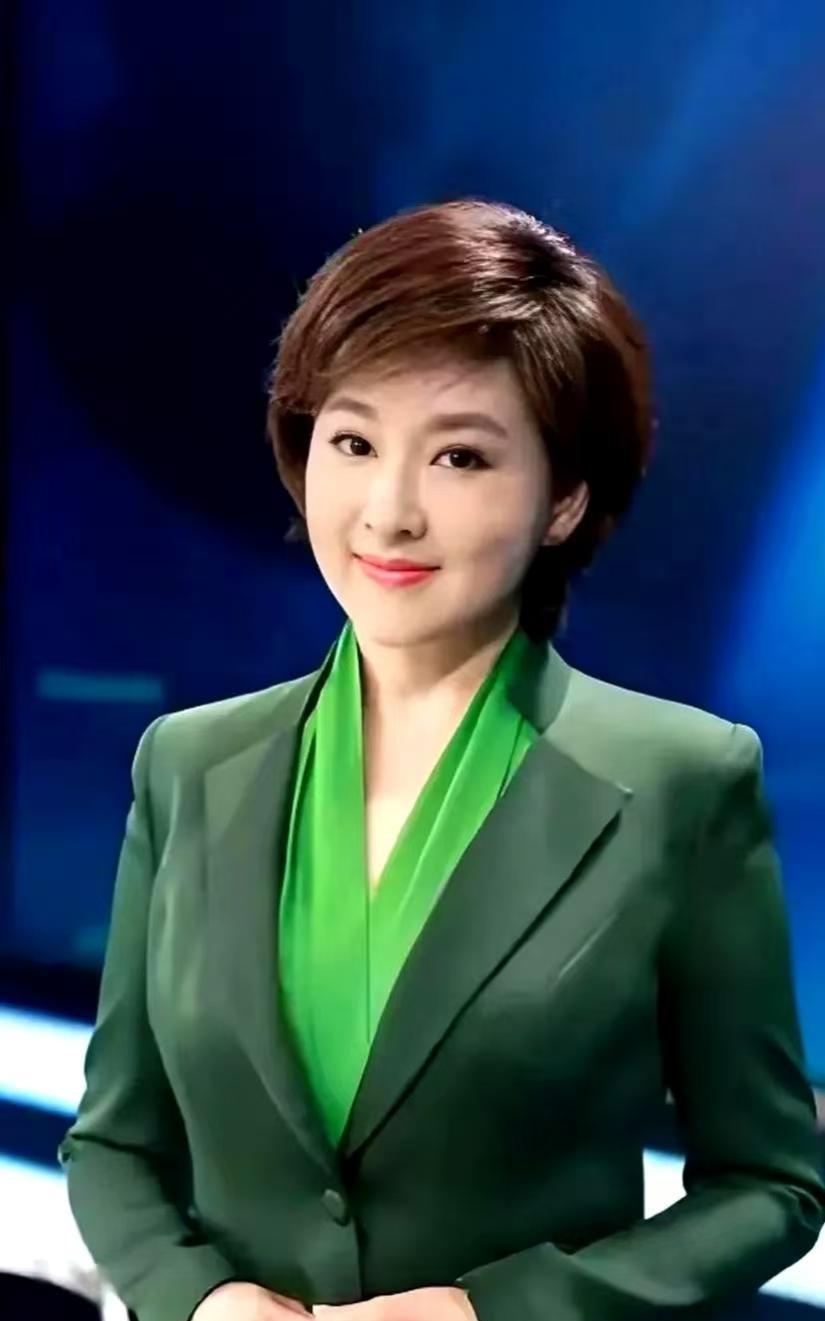 窦爱莉，1973年4月7日出生，是中国内地女主持人。1994 年中文专业毕业后，