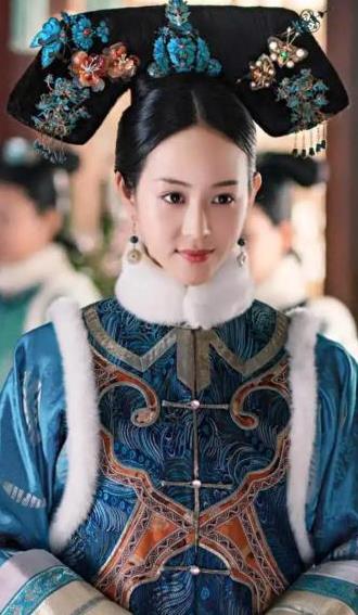 1791年，除夕夜，81岁的乾隆突然下旨，让奴才们去永和宫把78岁的愉贵妃抬过来