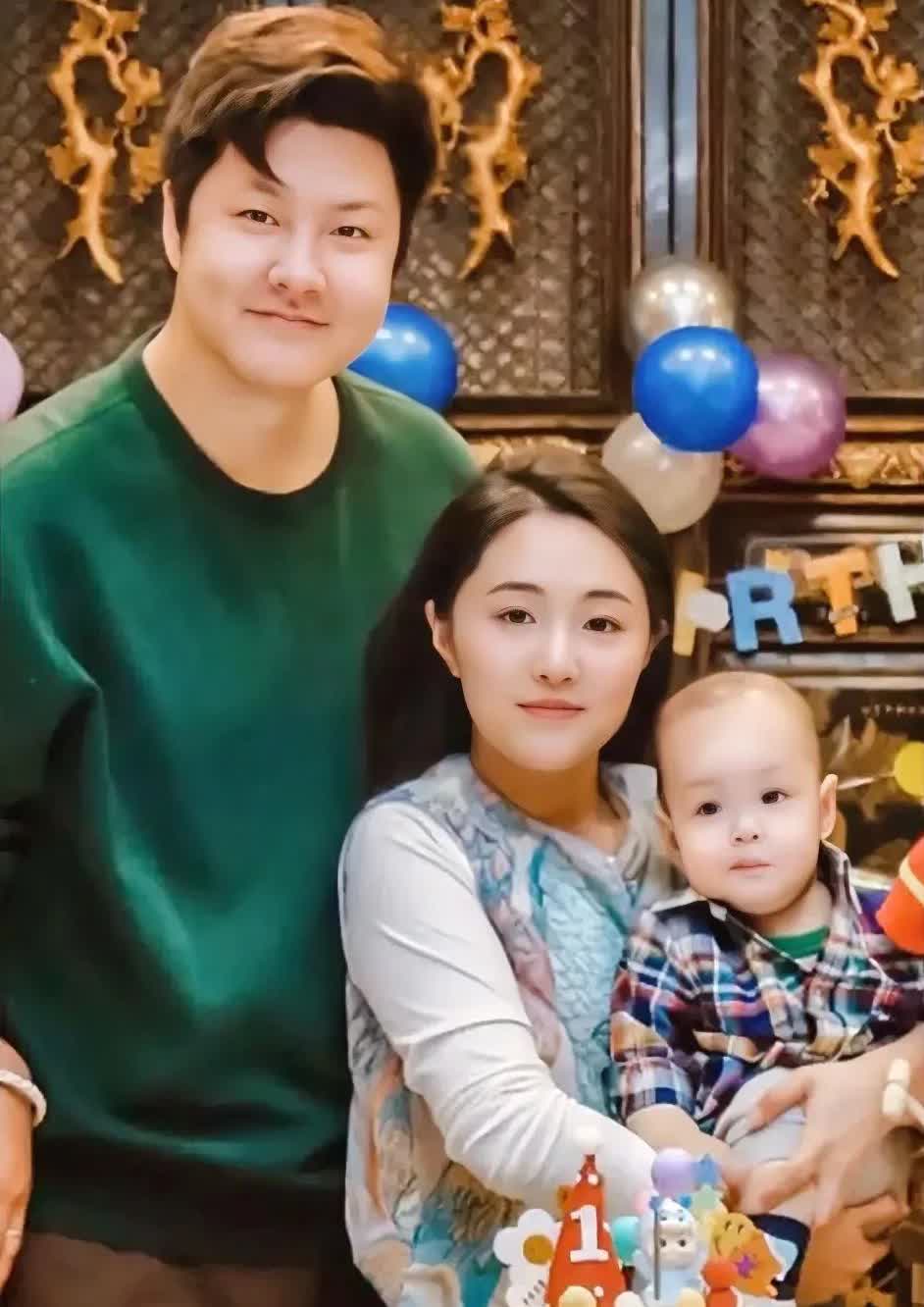 金龟子的姑爷一表人才我不意外，
补办婚礼温馨又浪漫也在意想之中。
但万万没想