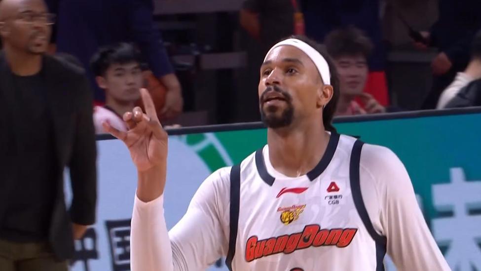 双杀广州萨林杰再立大功！5连胜广东4人上佳，杜锋给徐昕又上了一课