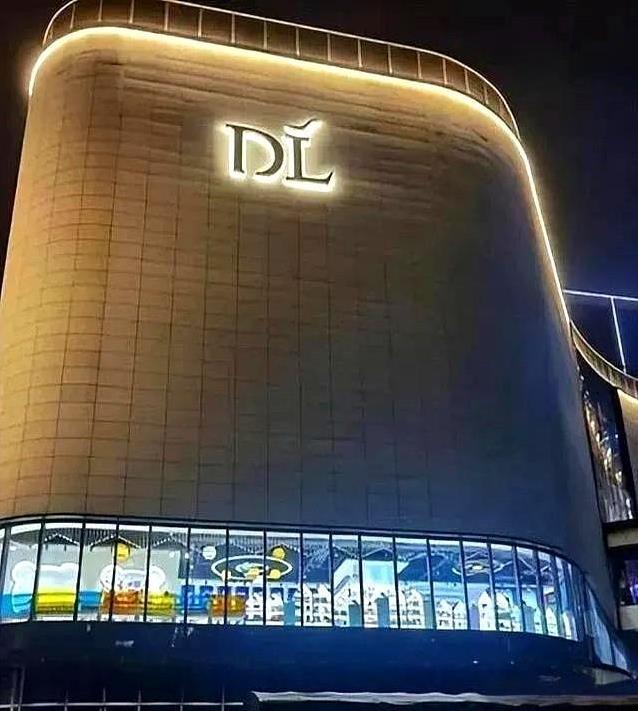 表哥是许昌的，他说胖东来大批关店 不是因为不赚钱了，也不是于东来他不干了，更不是