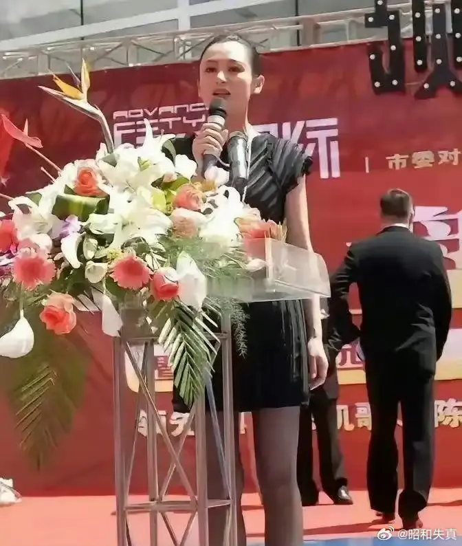 这是商演活动吗？身家过亿的女明星，居然也看得上这个 ​
