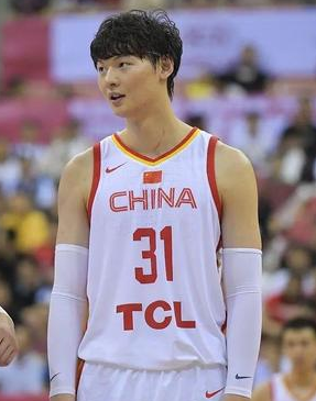中国男篮球员王哲林：如果国家队需要我还是愿意为国家队出战的。王哲林在接受采访时谈