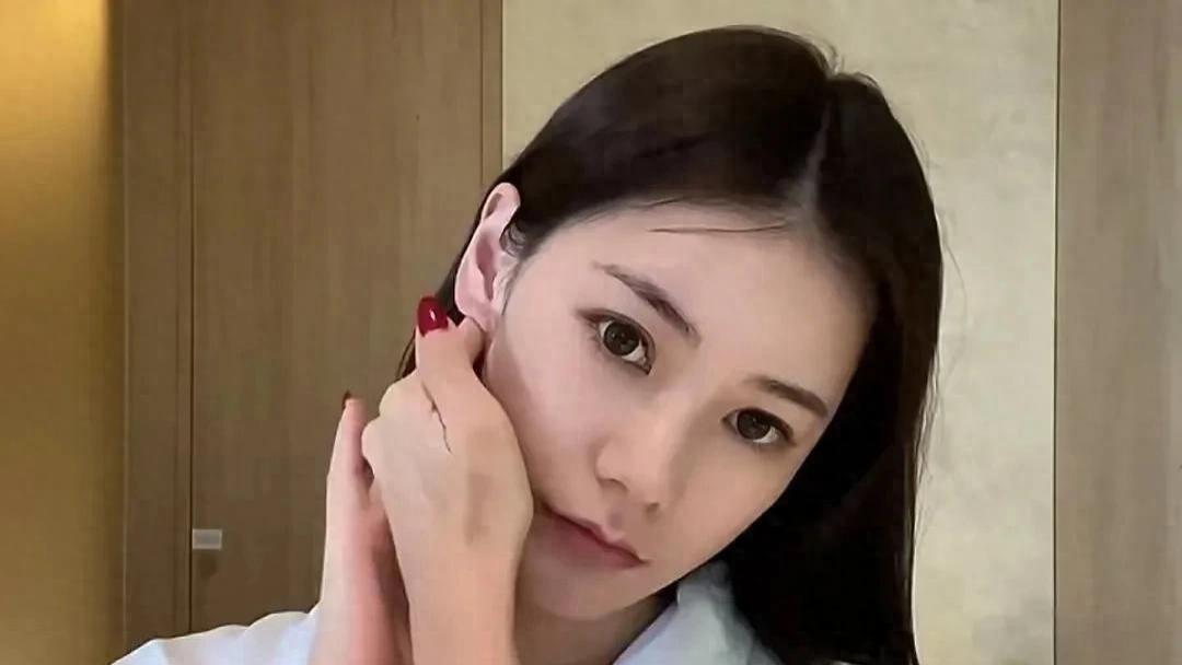 马筱梅又怒怼网友不要曝光孩子的评论，大s脾气要有她一半就好了