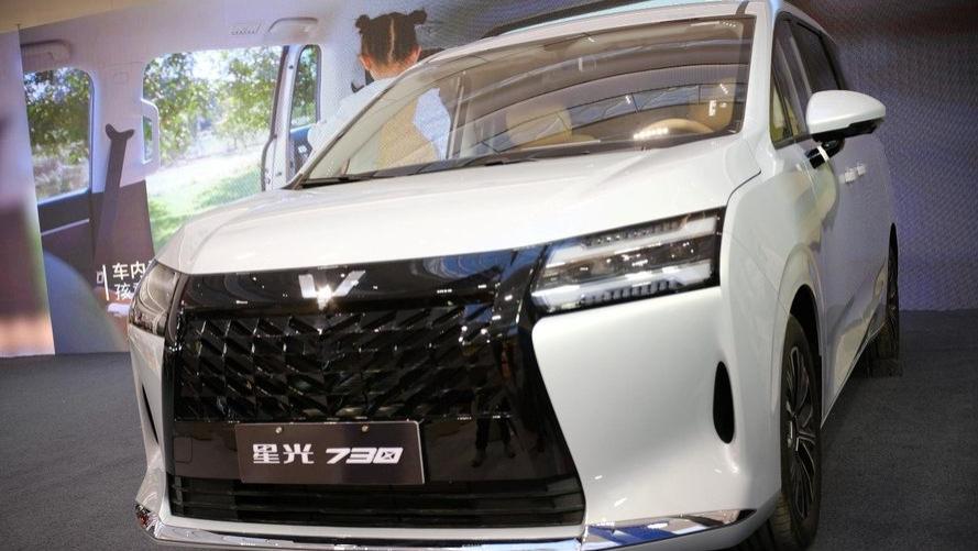 同级无敌手！真大7座MPV五菱星光730王者归来