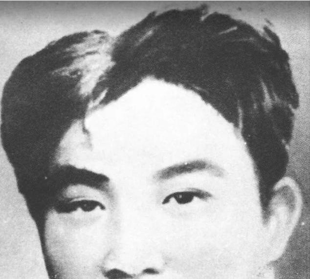 1935年，2名被捕地下党员临行刑前，监狱看守突然说：“我可以救你们出去，但只能