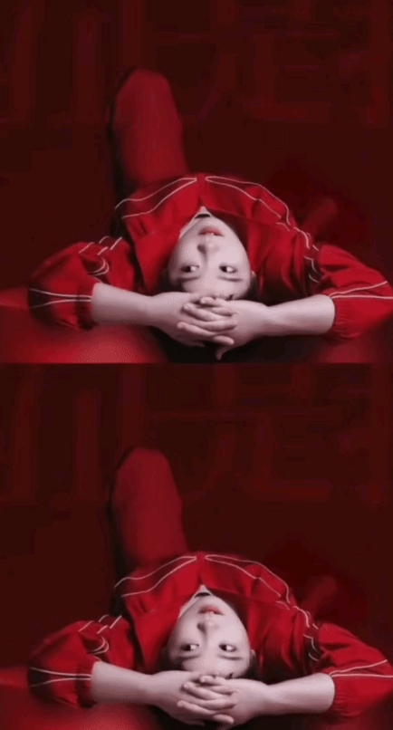 这样的莎莎任谁能顶得住，
如今的莎莎越来越有魅力，
惊艳的红色，
松弛的神态，
