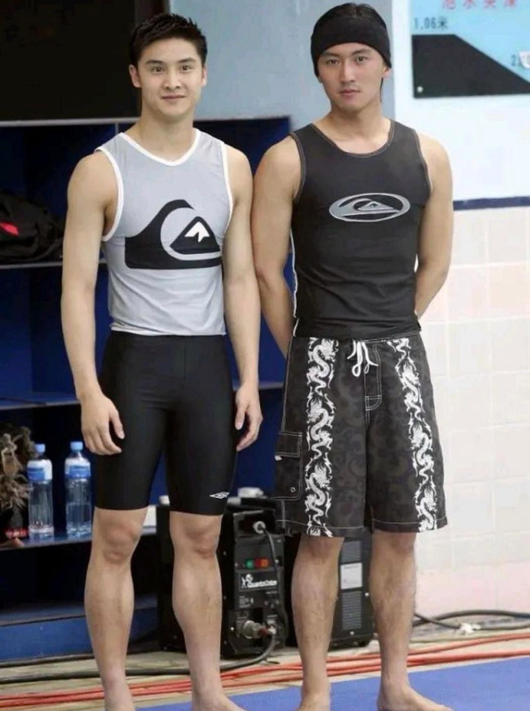 田亮赤脚171cm，和谢霆锋站一起，看着差不多高，推测谢霆锋身高大概在172 -