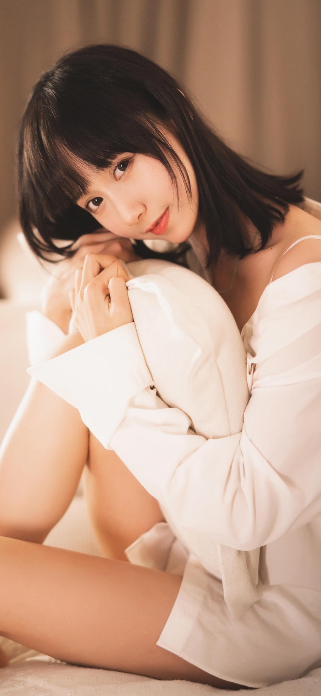 笑话：小明三十未婚，在亲戚明友的极力撮合下，终于交到了女朋友。
两人在五一期间去