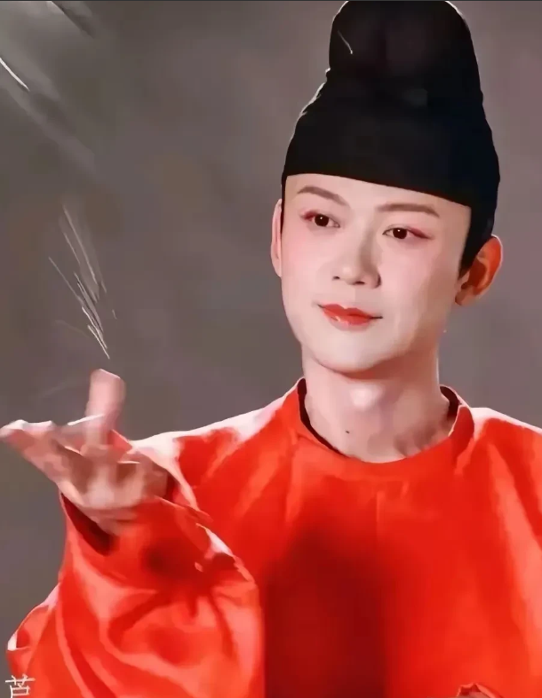 《长安的荔枝》鱼常侍并没有死，他在圣上赐给他三尺白绫之前，已经逃出生天了。
以他