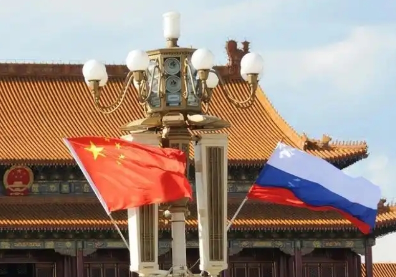 普京给了俄罗斯，三百年来最大的觉醒！有专家说，普京才是真正明事理的人，因为在他的