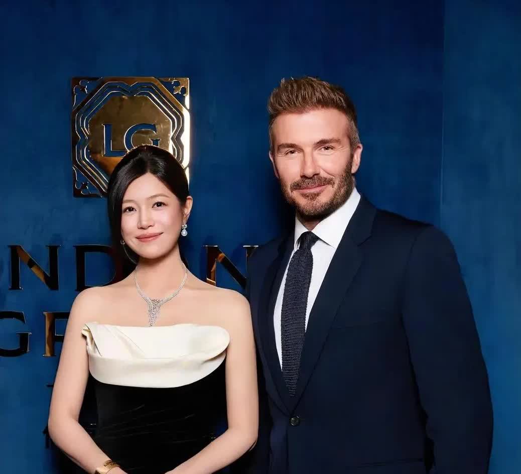 女星陈妍希与贝克汉姆合影‌，不仅展示了陈妍希的时尚品味，也提升了她的知名度‌‌。