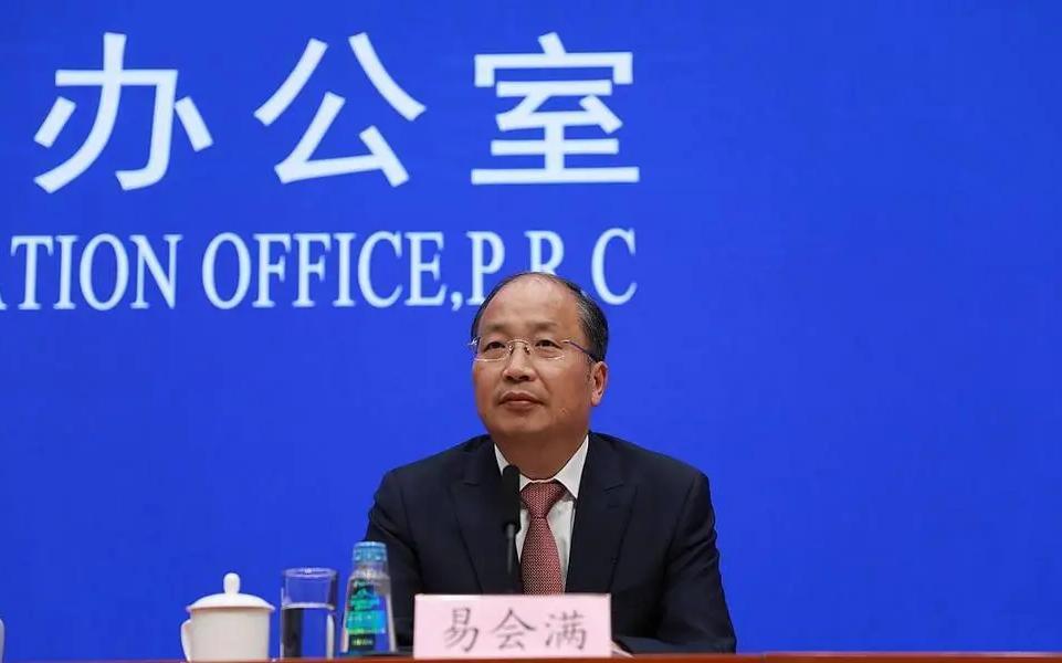 易会满曾多次强调反腐倡廉，结果，现在自己被反腐了，是不是多少还是有些讽刺的，这些