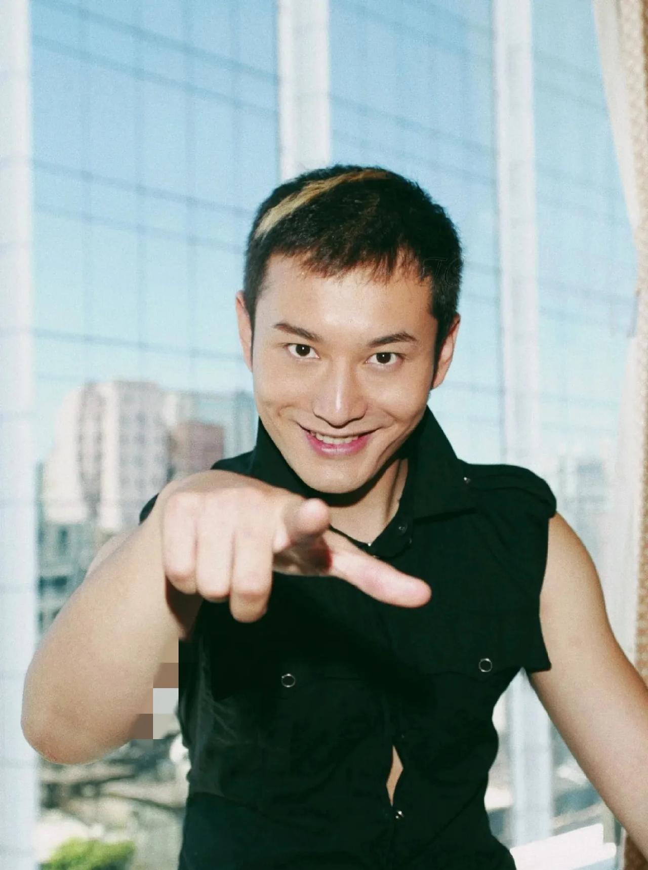 黄晓明这张照片太经典了，放现在怕不是经典表情包，很喜感。#黄晓明#