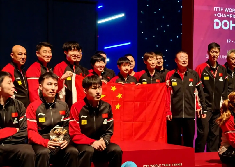 国乒大合影，C位不是孙颖莎，也不是王楚钦，更不是王励勤主席。
新主席新作风，王励