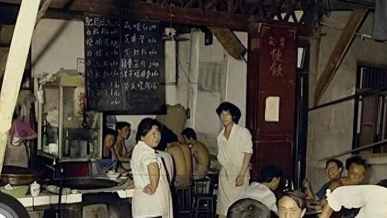 父亲离世，寄居舅舅家八载姑姑漠不关心，高考后意外收到姑姑的存折