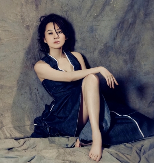  1997年，已有家室的富商刘波追求许晴，不惜花费3000万买下北京一座四合院，