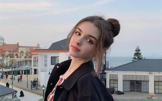 爸醉酒被传猝死，奶奶二叔抢家产逼嫁傻子，亲爹携警归来反杀！