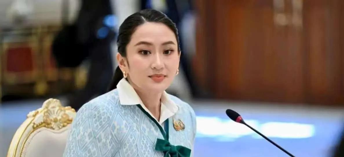 为什么柬埔寨会被泰国和老挝两面夹击？
首先柬埔寨和泰国一直在争柏威夏寺附近一块地
