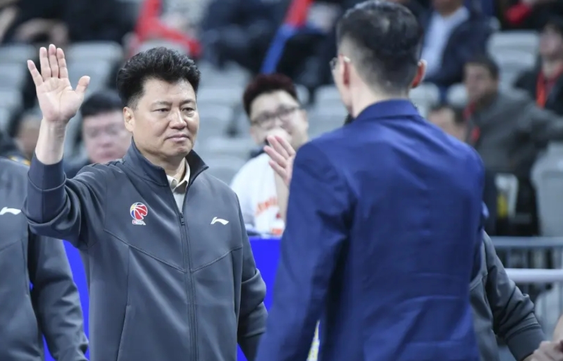 新疆客场111:108险胜福建拒绝连败，新疆换帅后球队有四大变化:

1.战术体