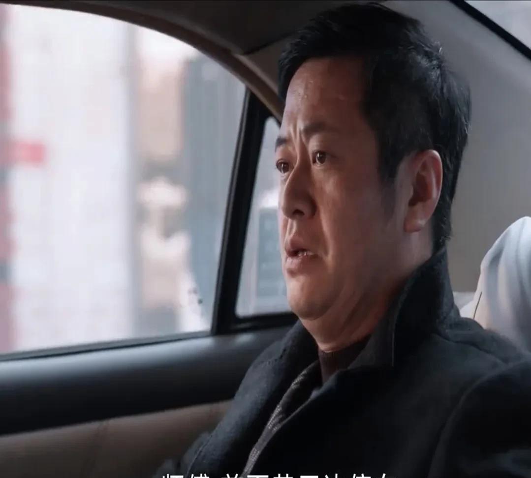 《护宝寻踪》:穆见辉匿名举报赵佑林，赵佑林被调查…
由于被举报，赵佑林青铜器拍卖