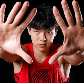 杨瀚森球商在线，整体的技术框架还是不错的。”目前杨瀚森需要更多的时间，但是开拓者