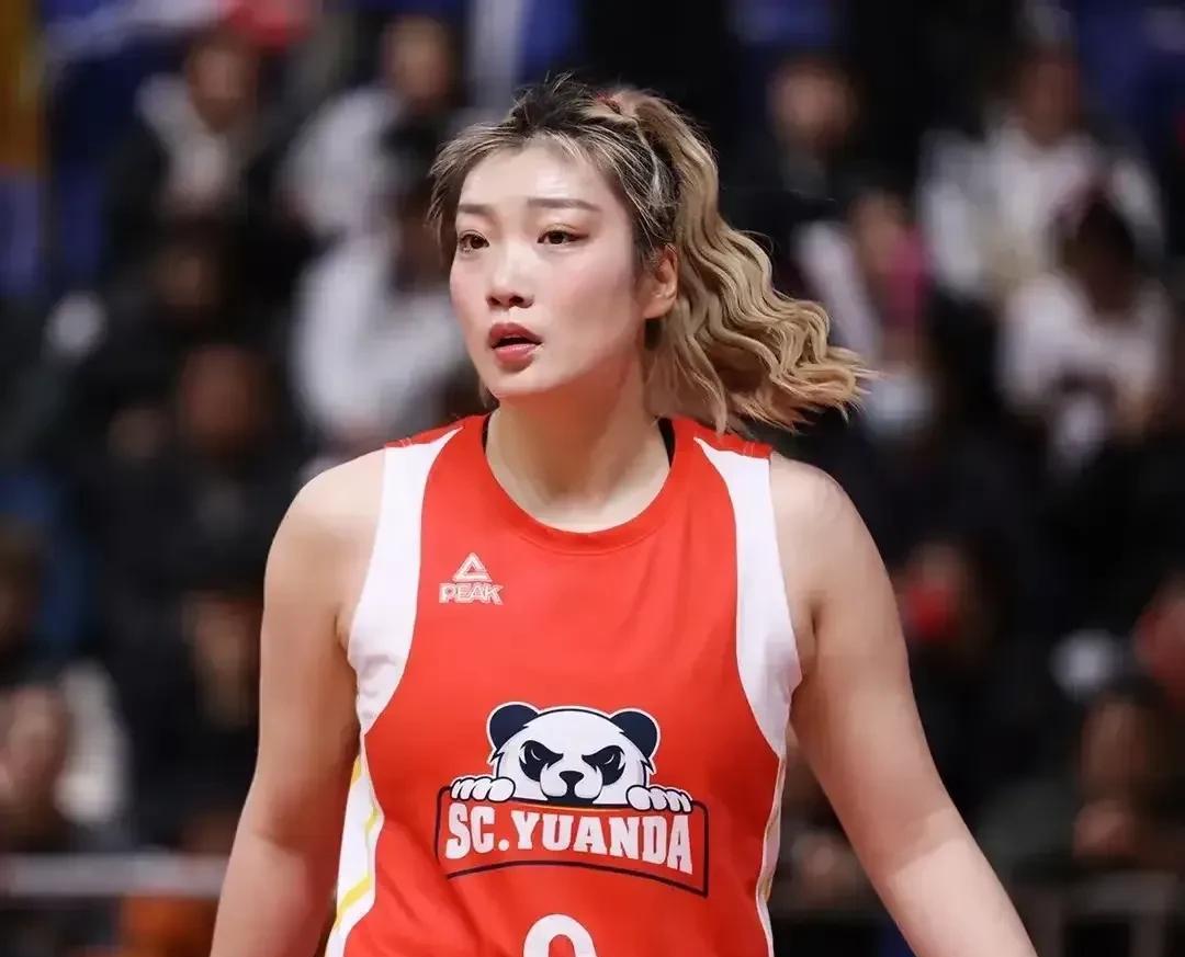 杨舒予与李梦同样拿到417分，得分效率根本不在一个级别！！
杨舒予，拿到417分