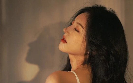 结婚八年替妻扛 “无精症” 骂名，酒会上撞见她带私生子，才知她是百亿总裁