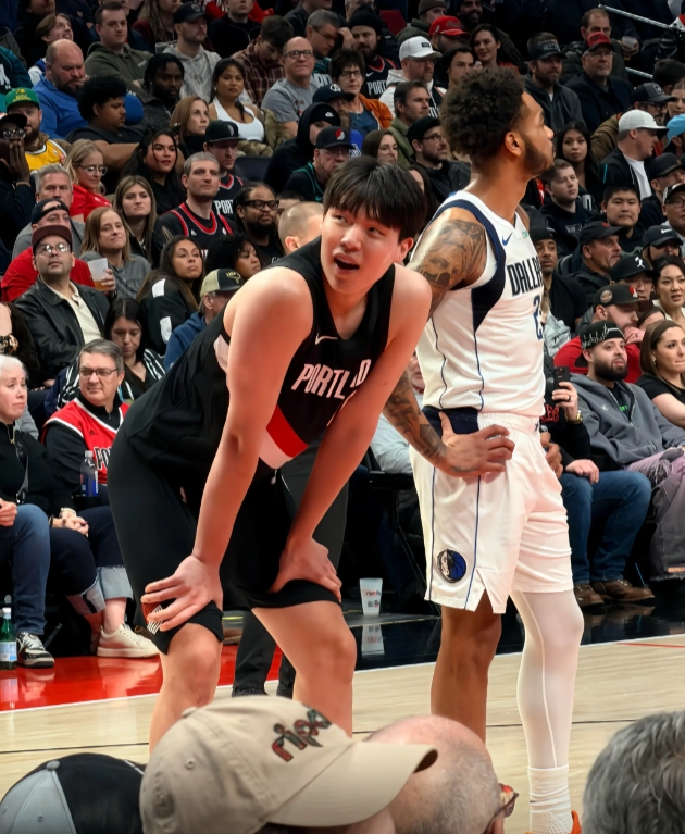 小杨这么下去，很大概率入选最佳防守阵容
过去的几场比赛，小杨已经展现出了联盟顶级