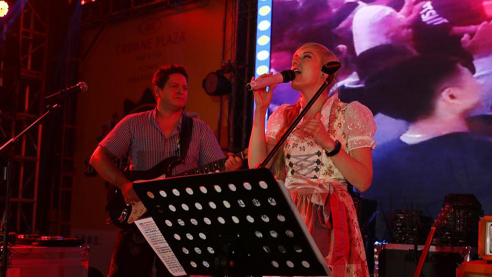 阿珍被电动座椅挤压，歌手阿珍，她的所有歌曲，我简单点评一下