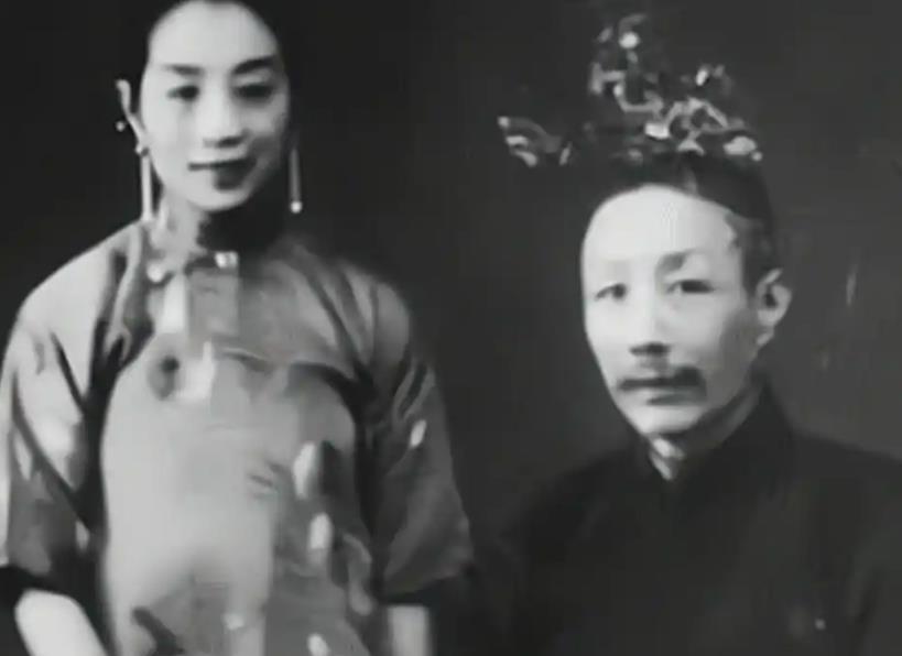 1947年的一天，李国秦发现17岁的女儿小腹凸起，呕吐不止，想问明缘由，却遭到丈
