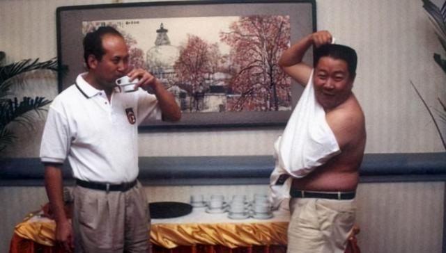 演员牛振华：从炊事员到登上春晚舞台，48岁遗憾离世，太可惜了
牛振华1956年生
