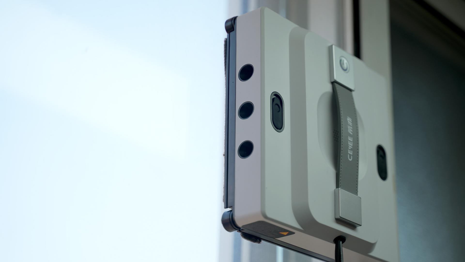 高层擦窗隐患大、找家政成本高！希亦 W1 擦窗机器人让你躺平搞定