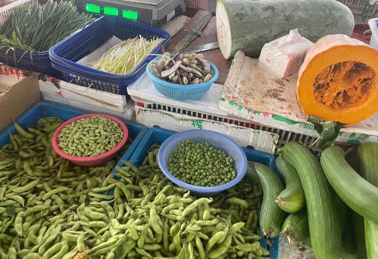 浙江上虞的徐某，去菜市场买菜，她经常一个老太太那里买蔬菜。这老太太是附近的农户，