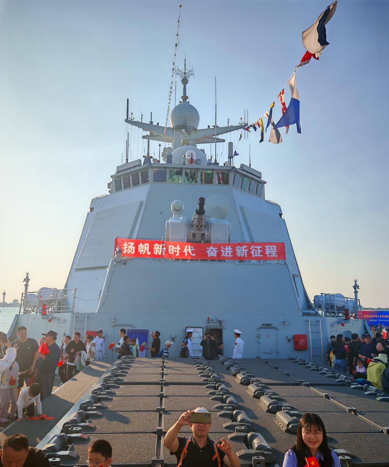 最近仔细想了一下，中美博弈了这么多年，其实双方打一场战争，分出个胜负，就能把所有