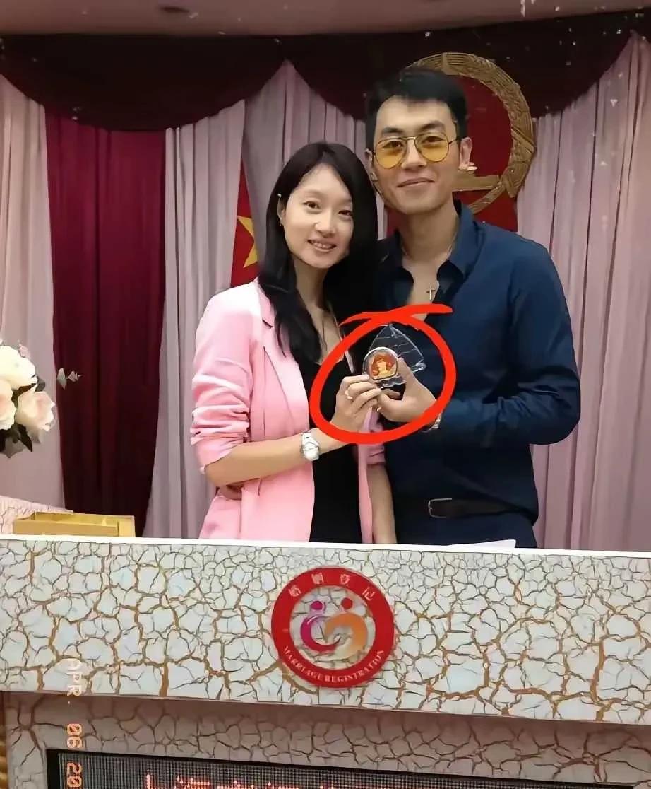 沈佳妮怎么做到的，没有容貌焦虑症，结婚领证不化妆，结婚也是淡妆，电视剧扮演第三者